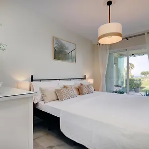 Apartamento La Cala Gorgeous 2 Bedroom With Stunning Gardens, Pools And Sea Views, El Faro